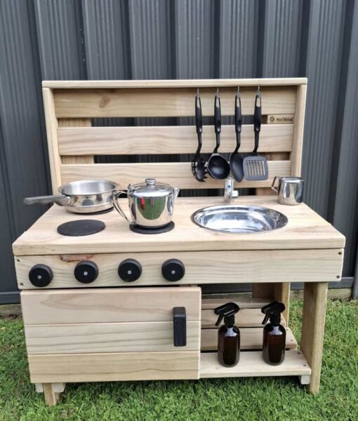 Quality, medium sized mud kitchen with oven from Mud Mates