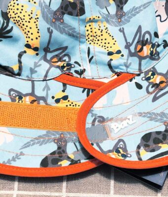 Jungle print reversible kids sun hats. Features a velcro closure at the back of the brim, to allow easy adjustment, giving years of wear as your child grows. This is also useful as a place to fit through a ponytail.