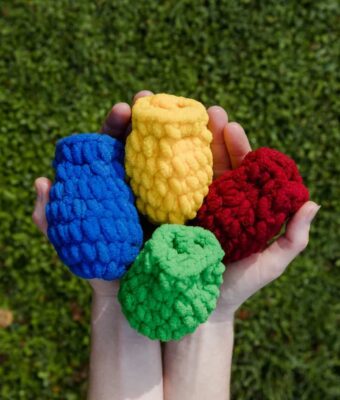 4x vibrant colours of EcoSplat Reusable Water Balloons