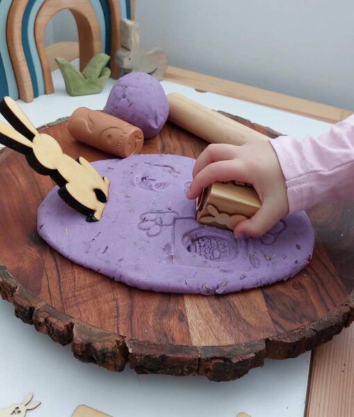 Child playing with Mud Mates super soft Go Dough playdough mix